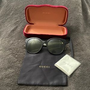 Gucci
Women's Oval Sunglasses